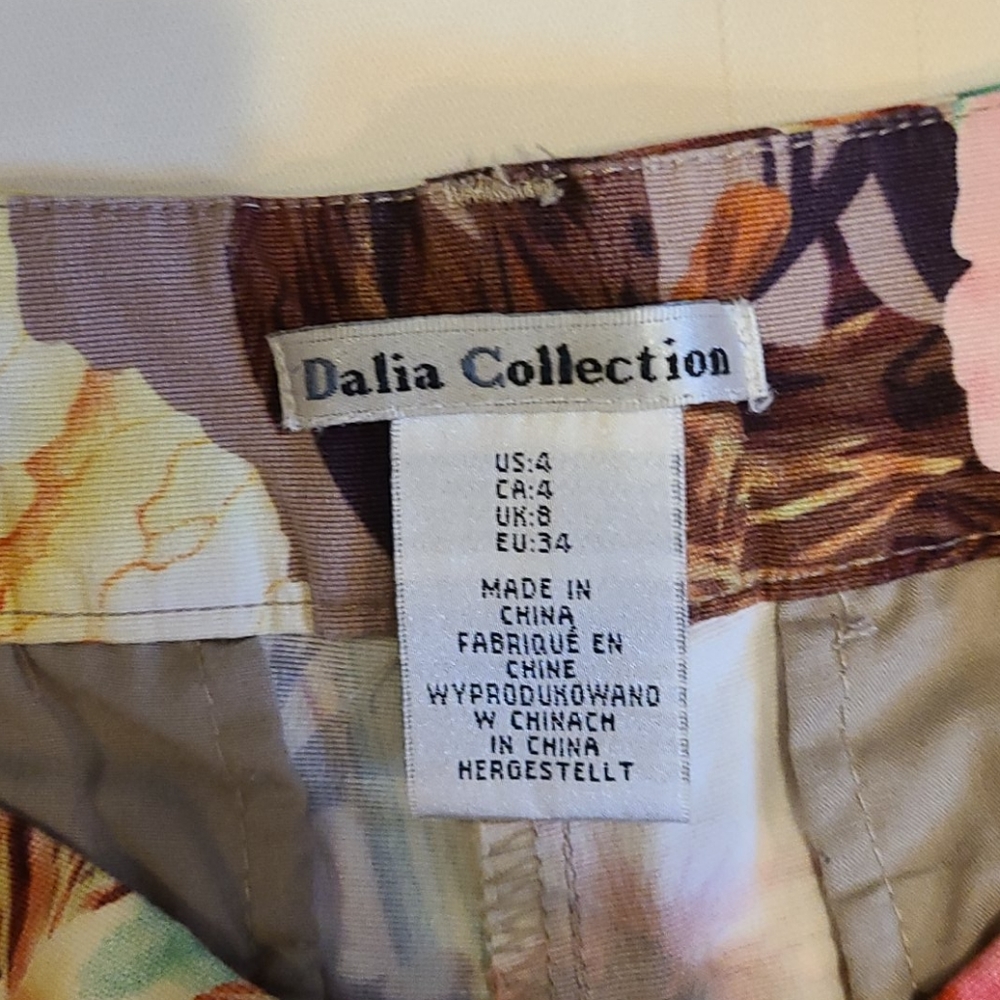 011 Dalia Collection- Chic High Waist Tropical Floral Shorts - Picture 2 of 7